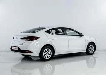 Hyundai Elantra Вид 4