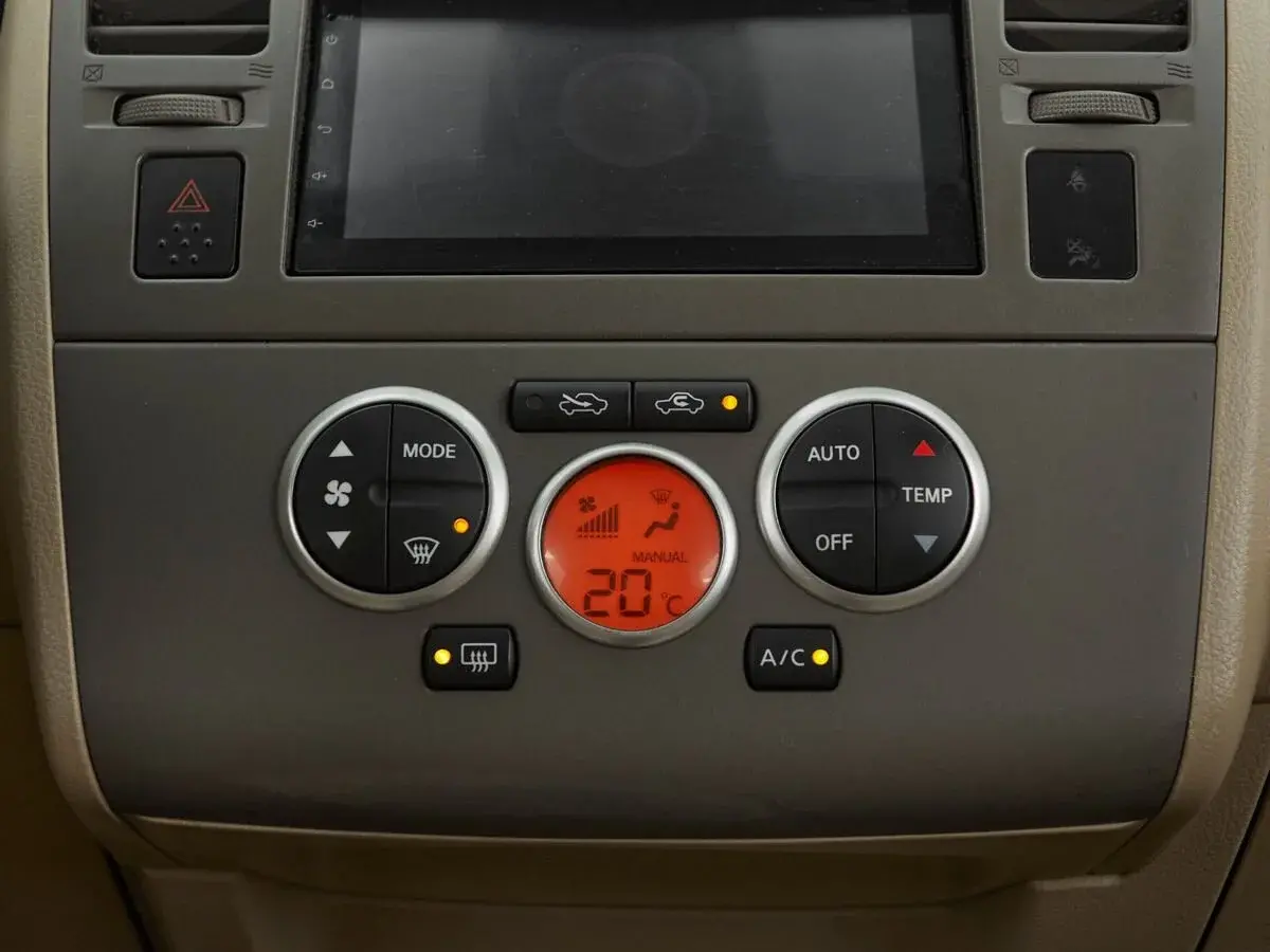 Nissan Tiida