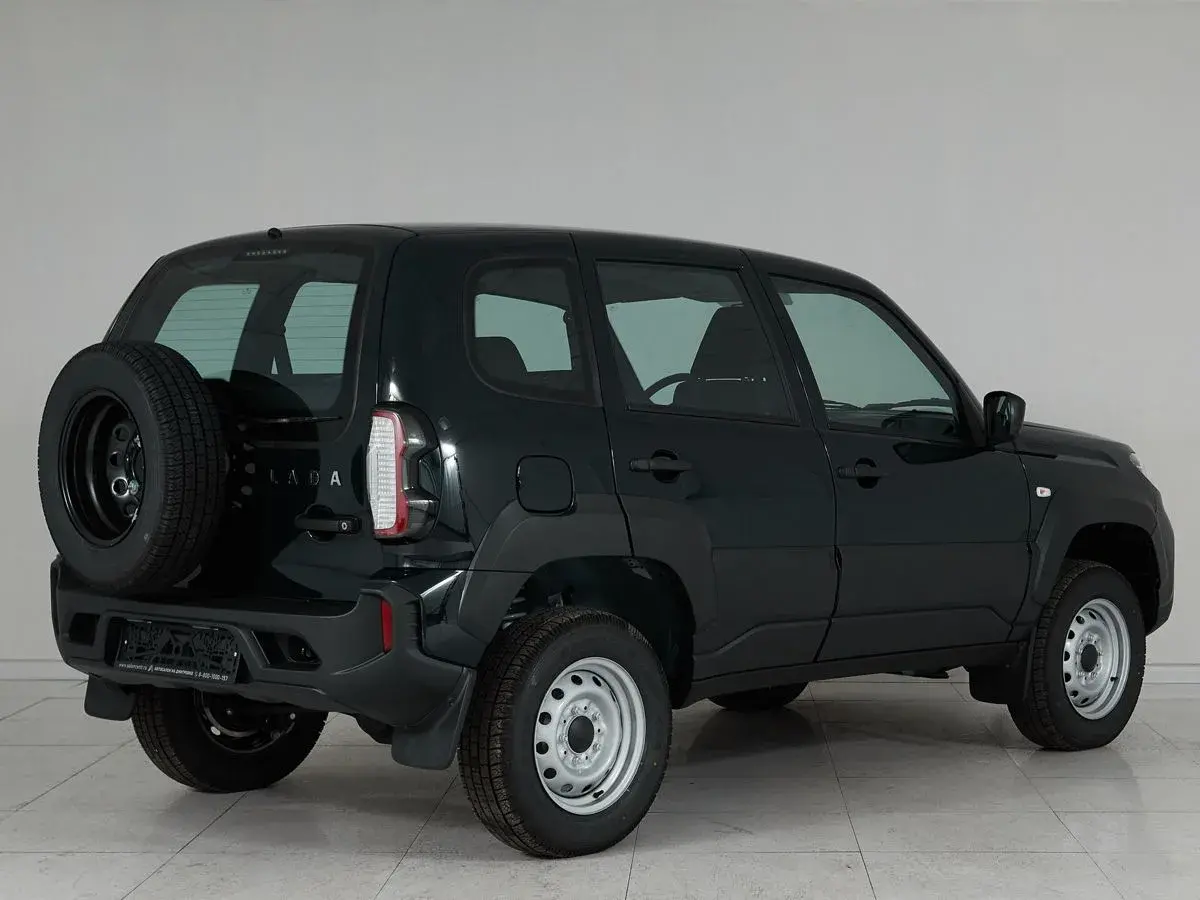 Lada Niva Travel
