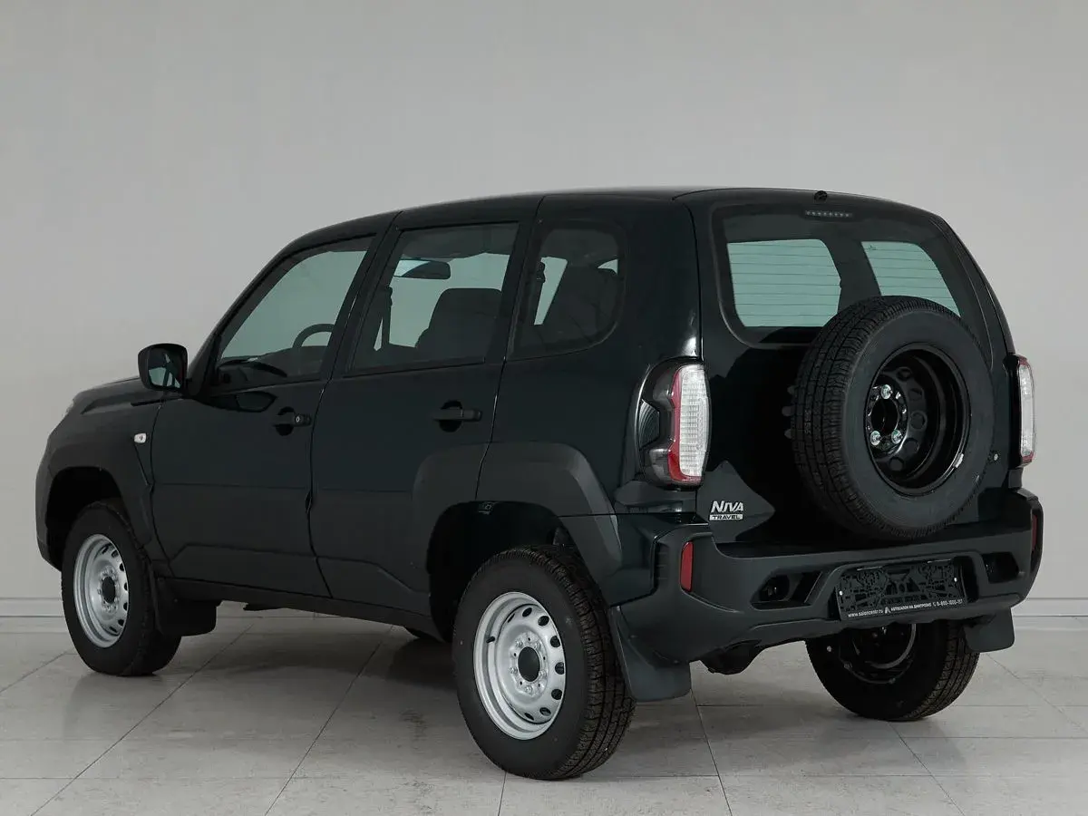 Lada Niva Travel