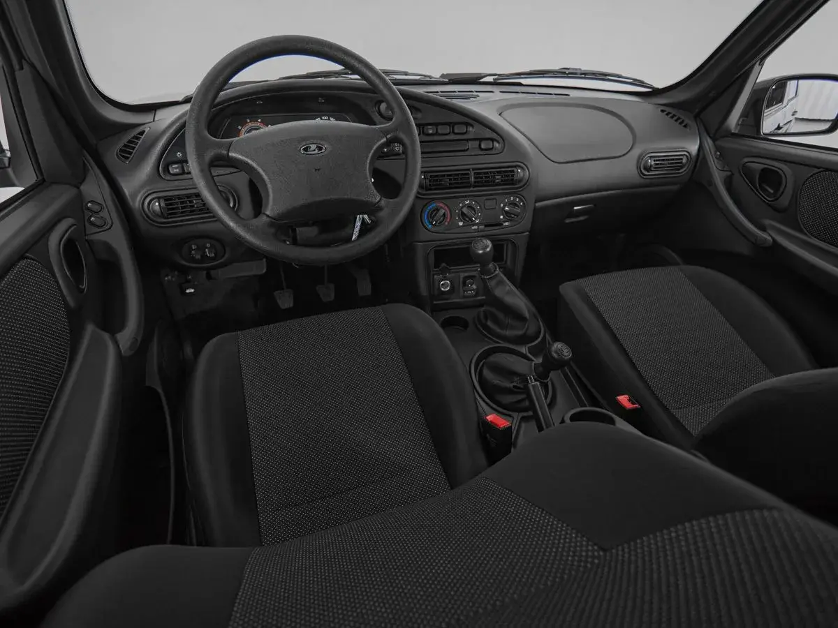 Lada Niva Travel
