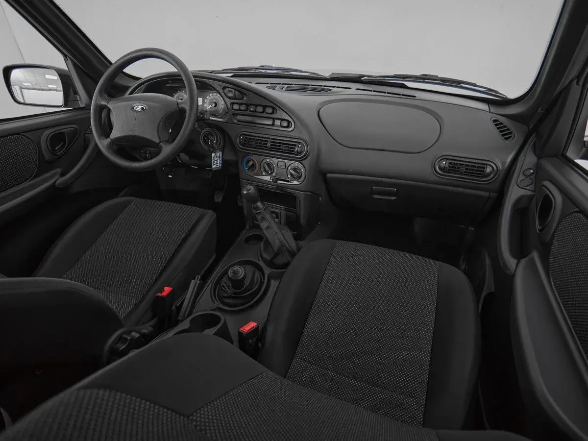Lada Niva Travel