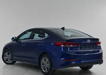 Hyundai Elantra Вид 4
