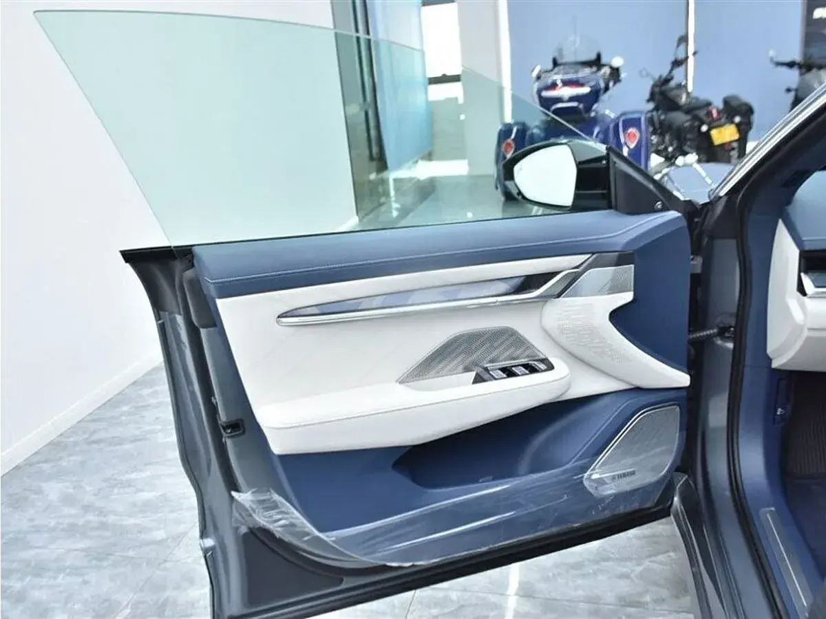 Zeekr 001