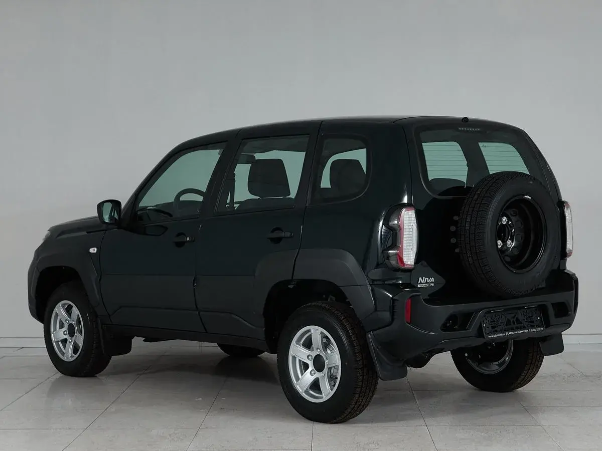Lada Niva Travel