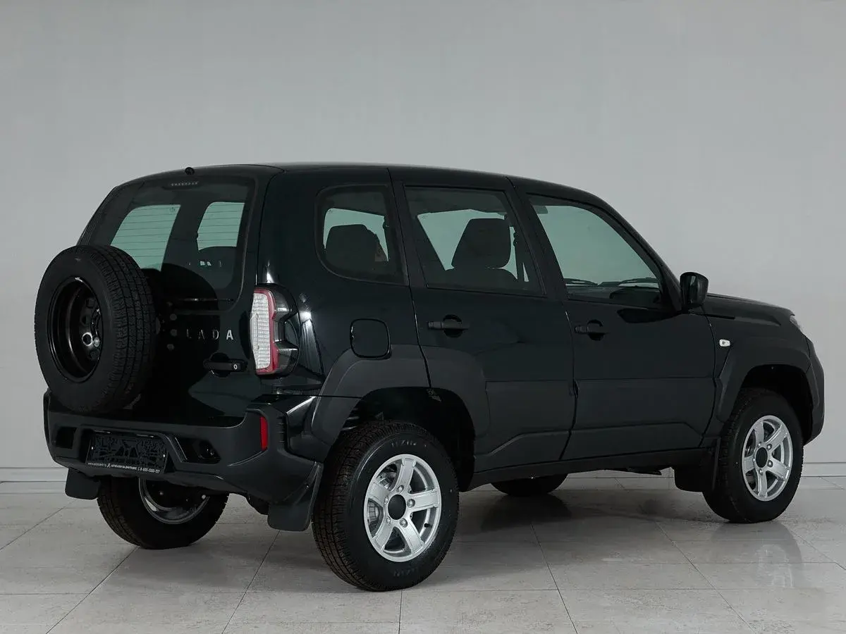 Lada Niva Travel