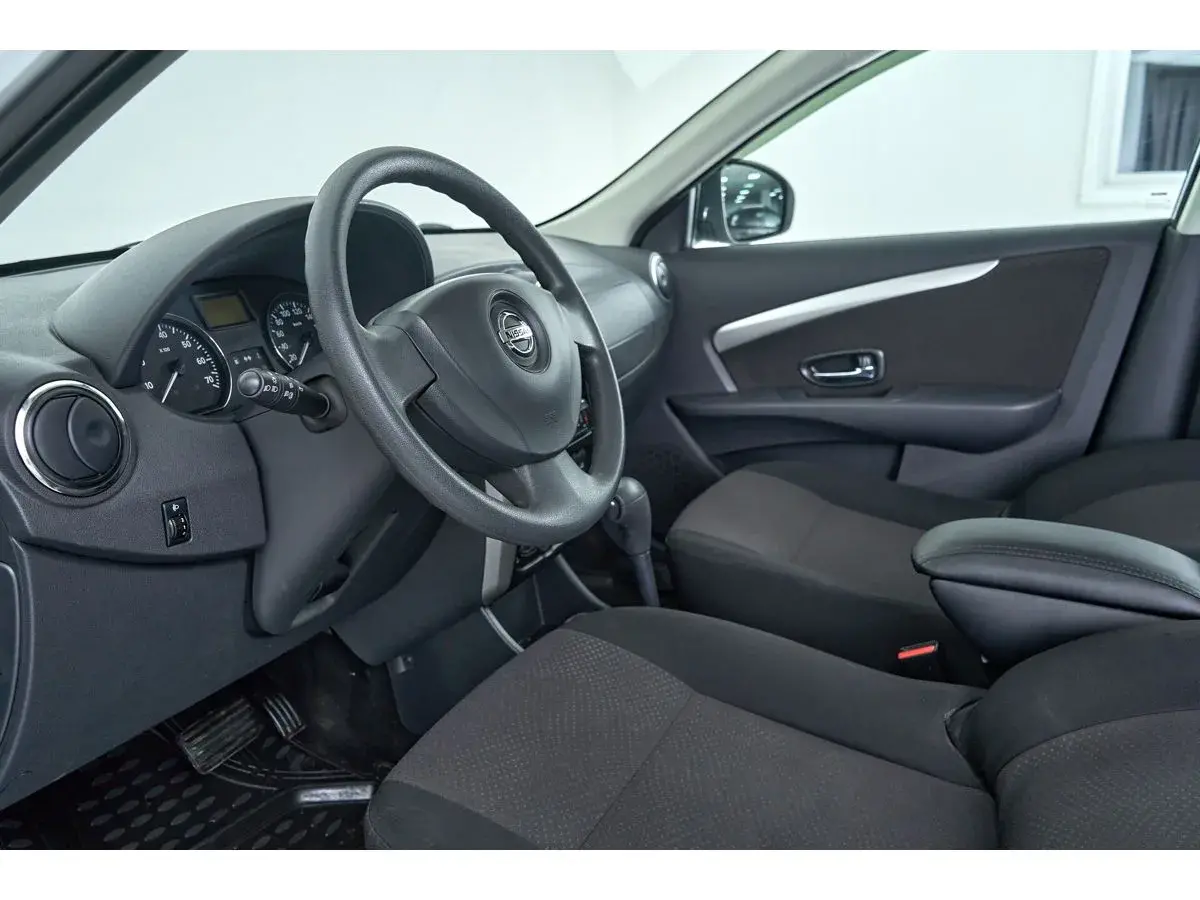 Nissan Almera