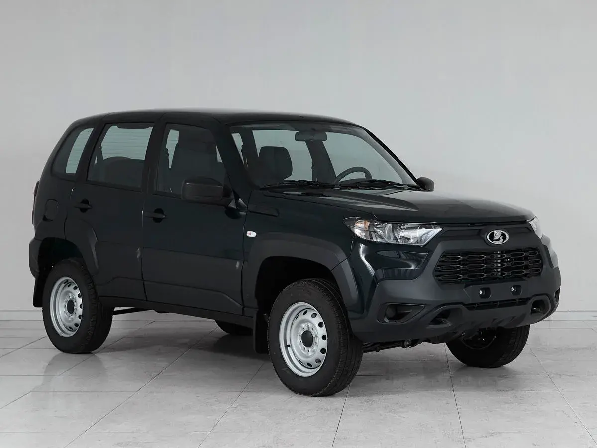 Lada Niva Travel
