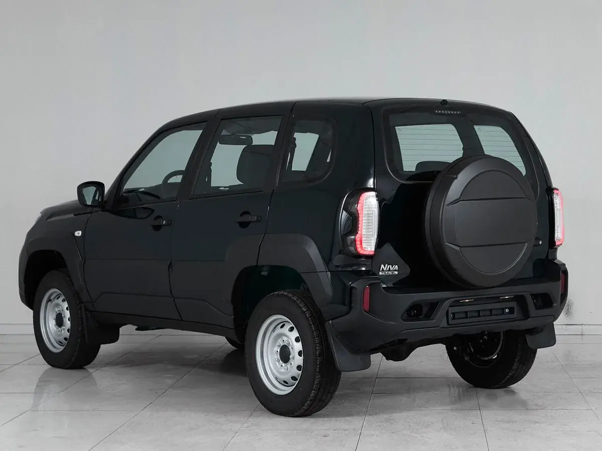 Lada Niva Travel