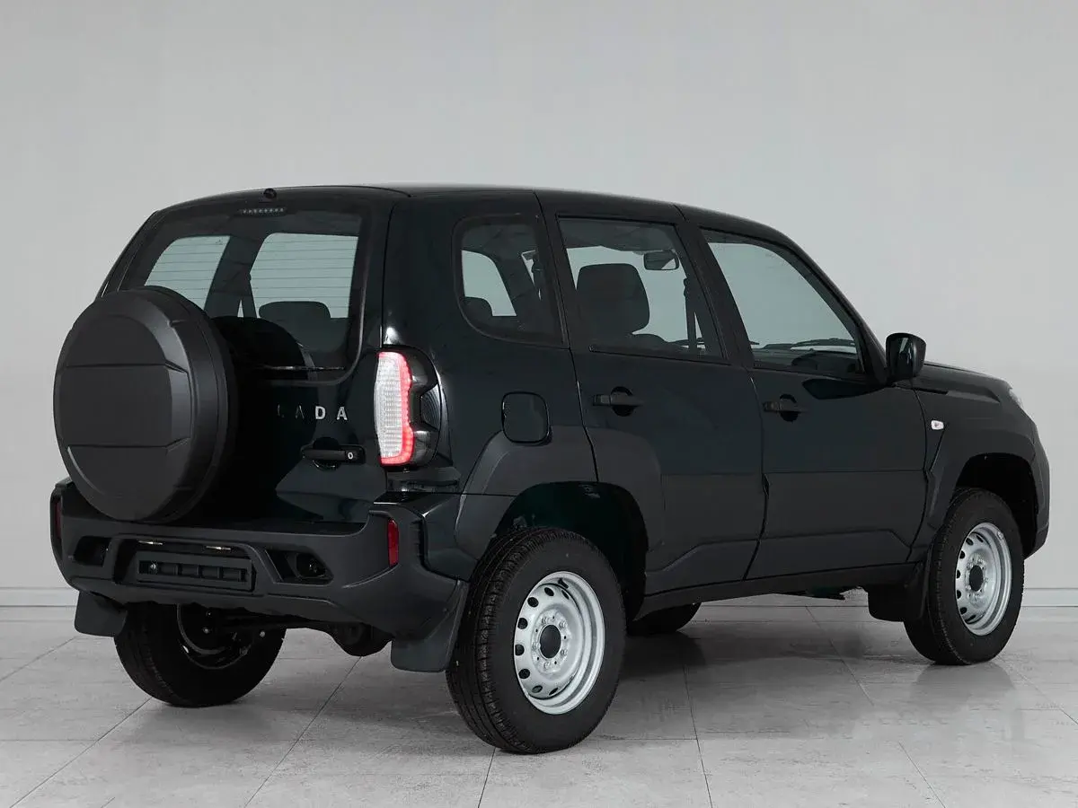 Lada Niva Travel