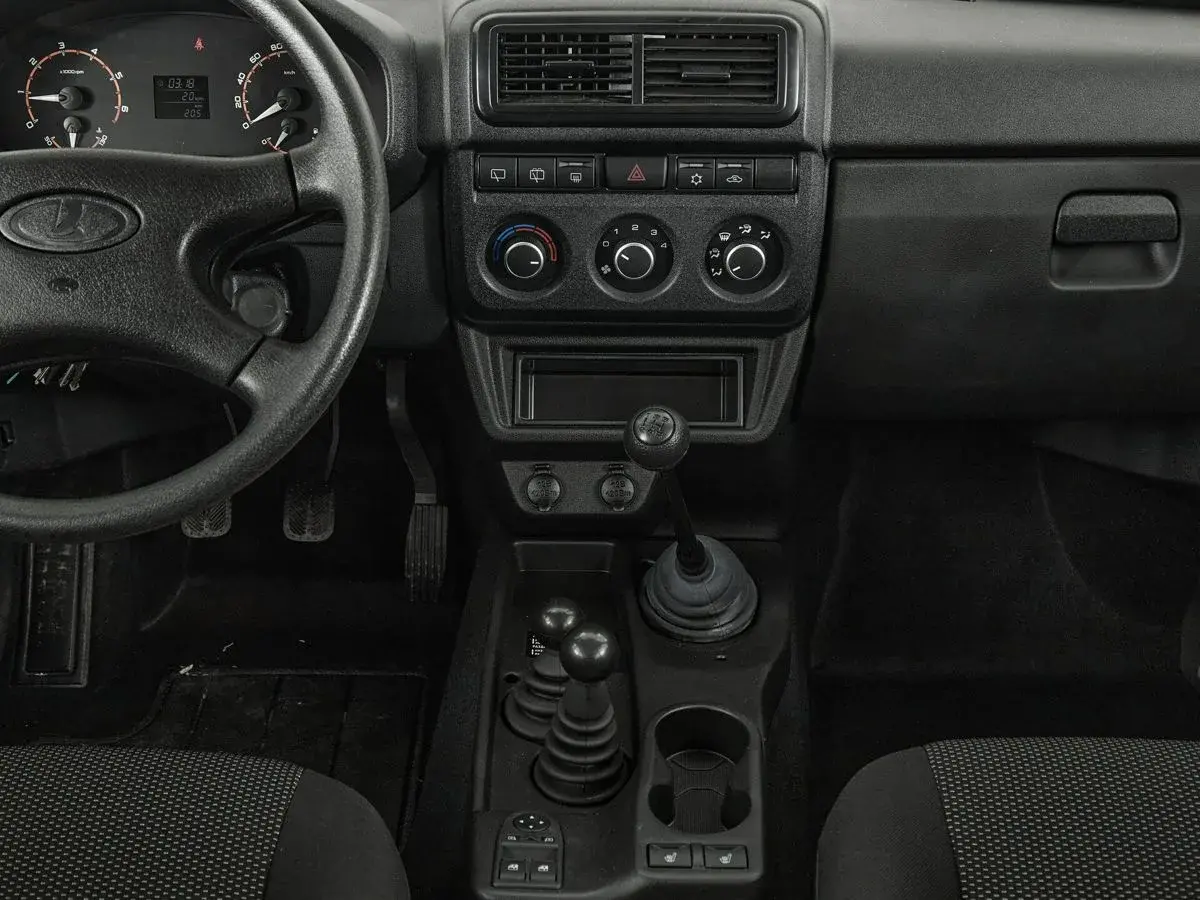 Lada Niva Travel