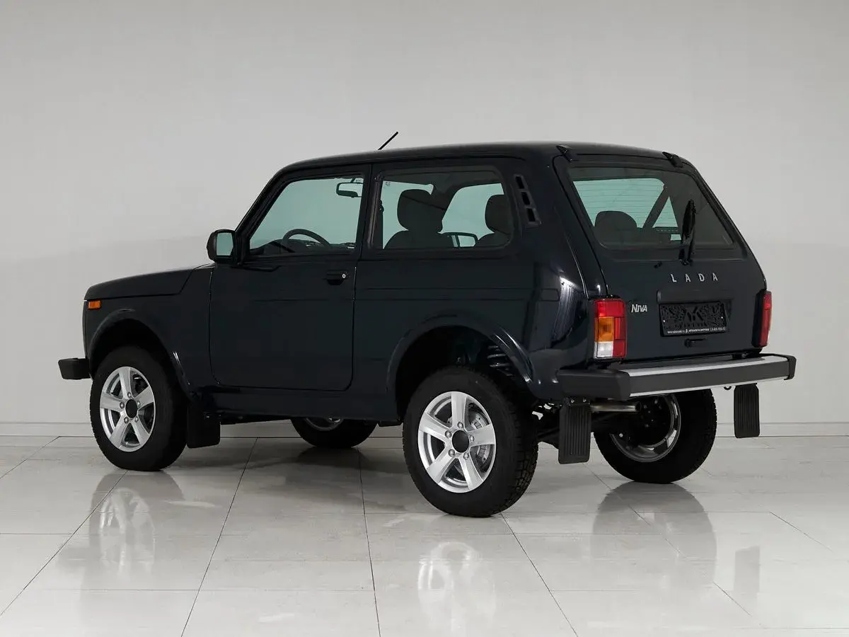 Lada Niva Travel