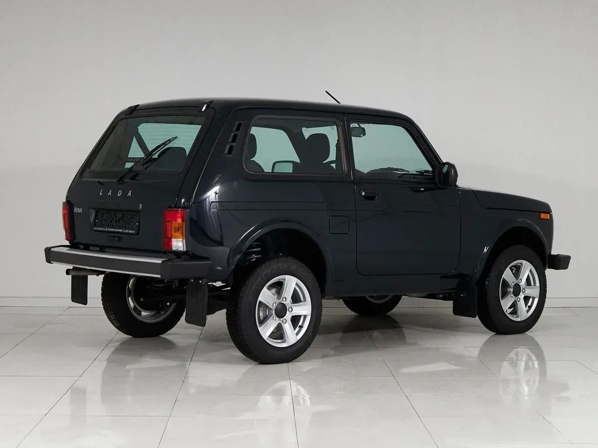 Lada Niva Travel