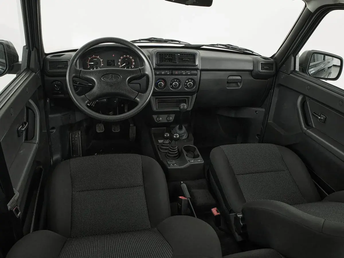 Lada Niva Travel