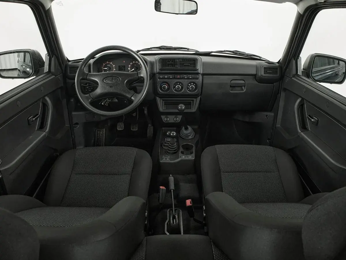 Lada Niva Travel