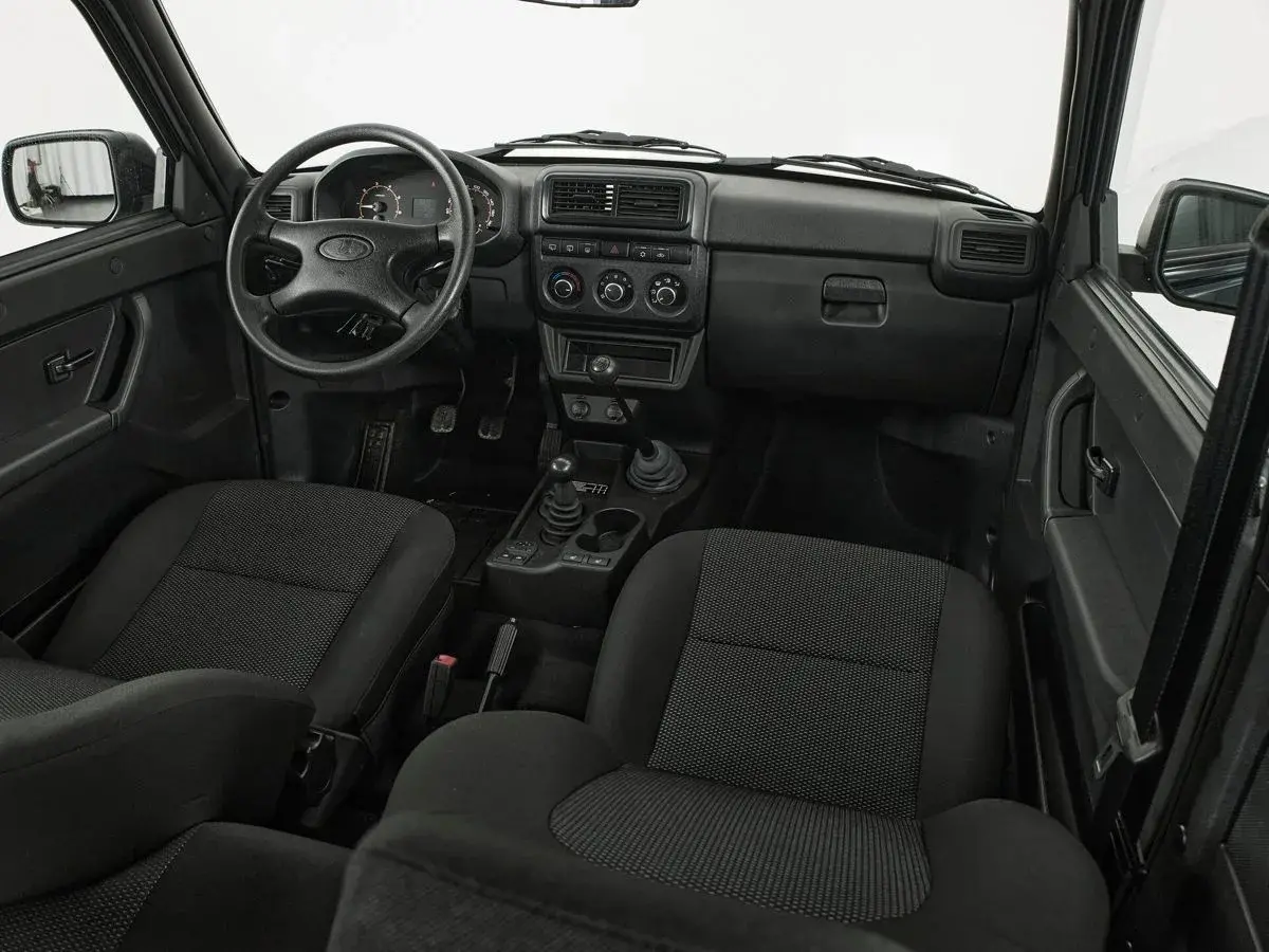 Lada Niva Travel