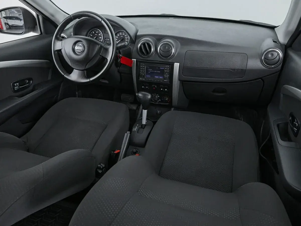 Nissan Almera