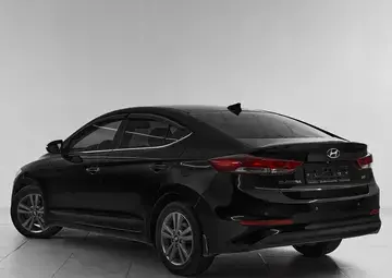 Hyundai Elantra Вид 4
