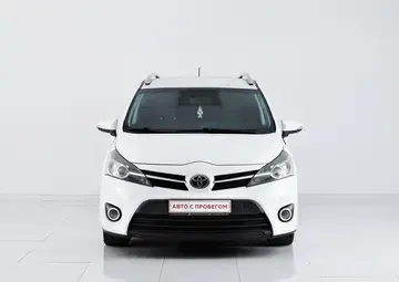 Toyota Verso Вид 2