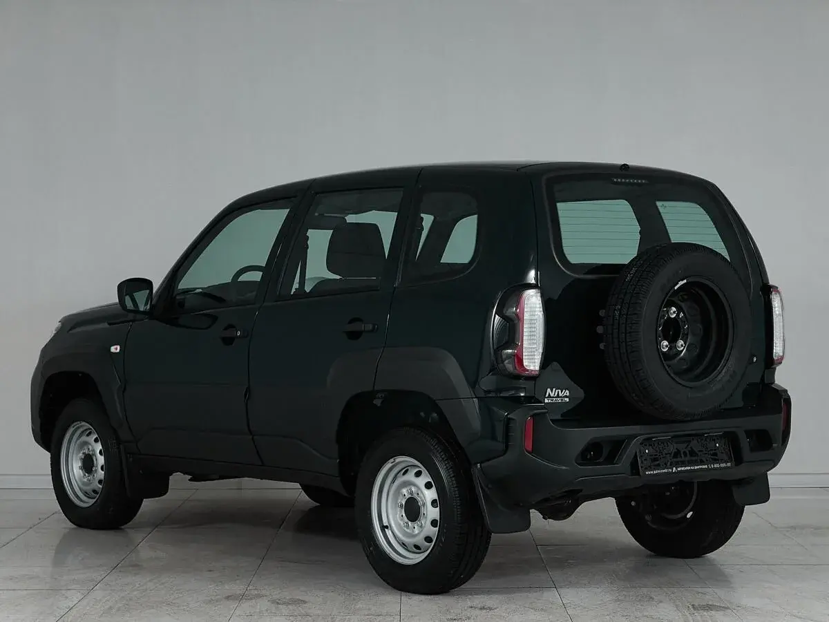 Lada Niva Travel