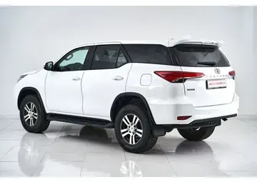 Toyota Fortuner Вид 4