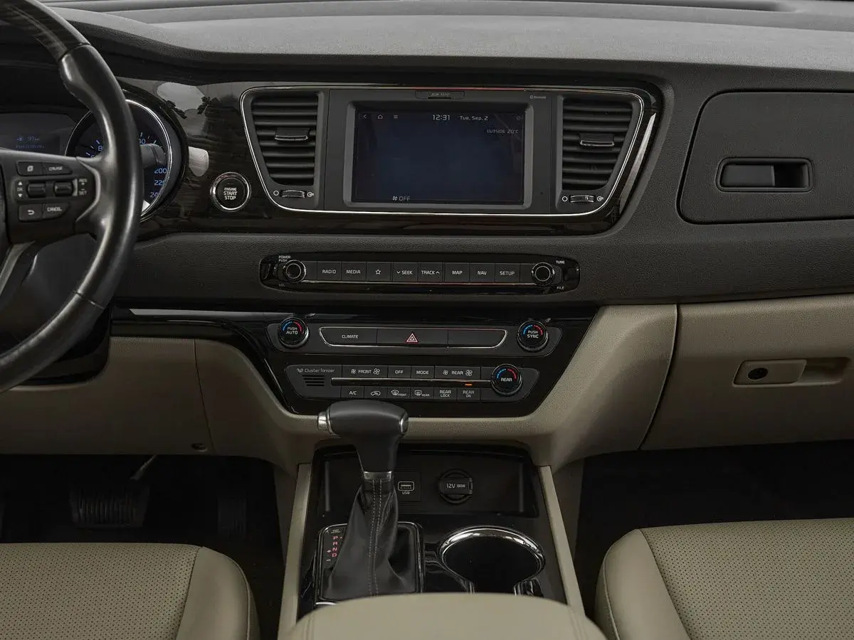 Kia Carnival