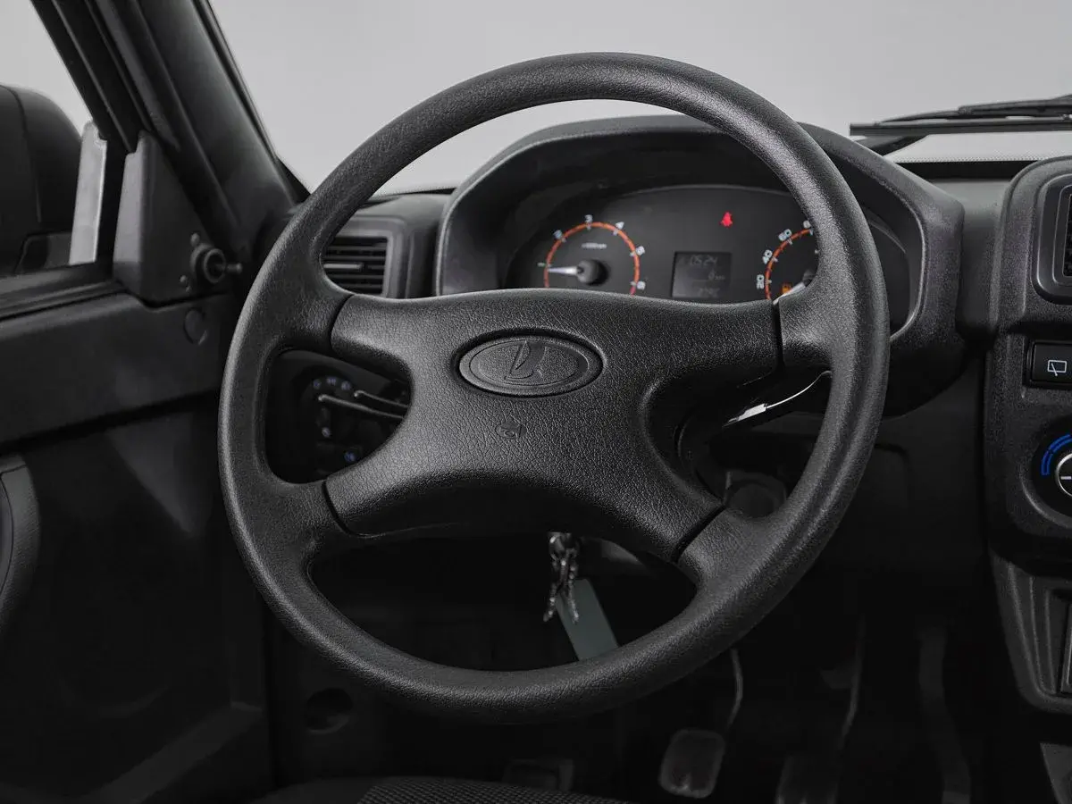 Lada Niva Travel
