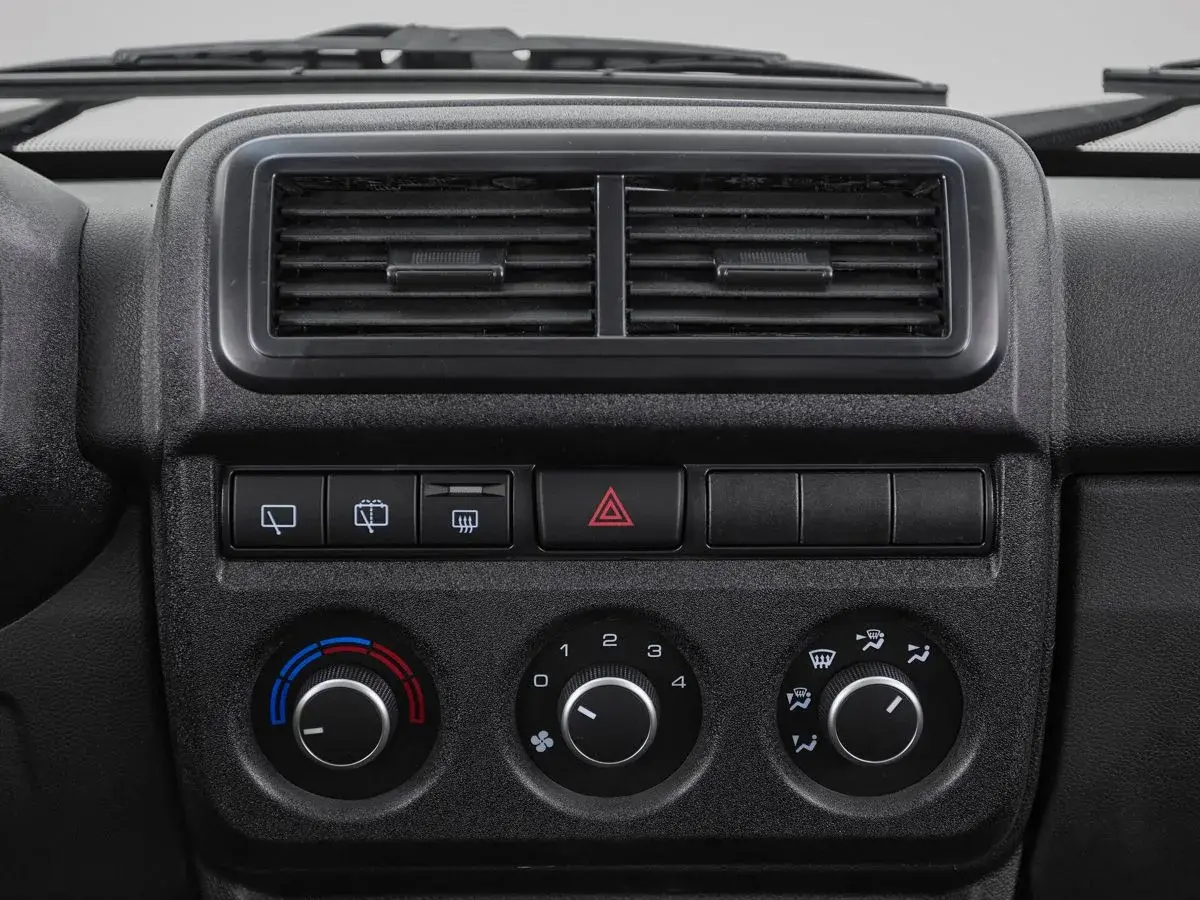 Lada Niva Travel