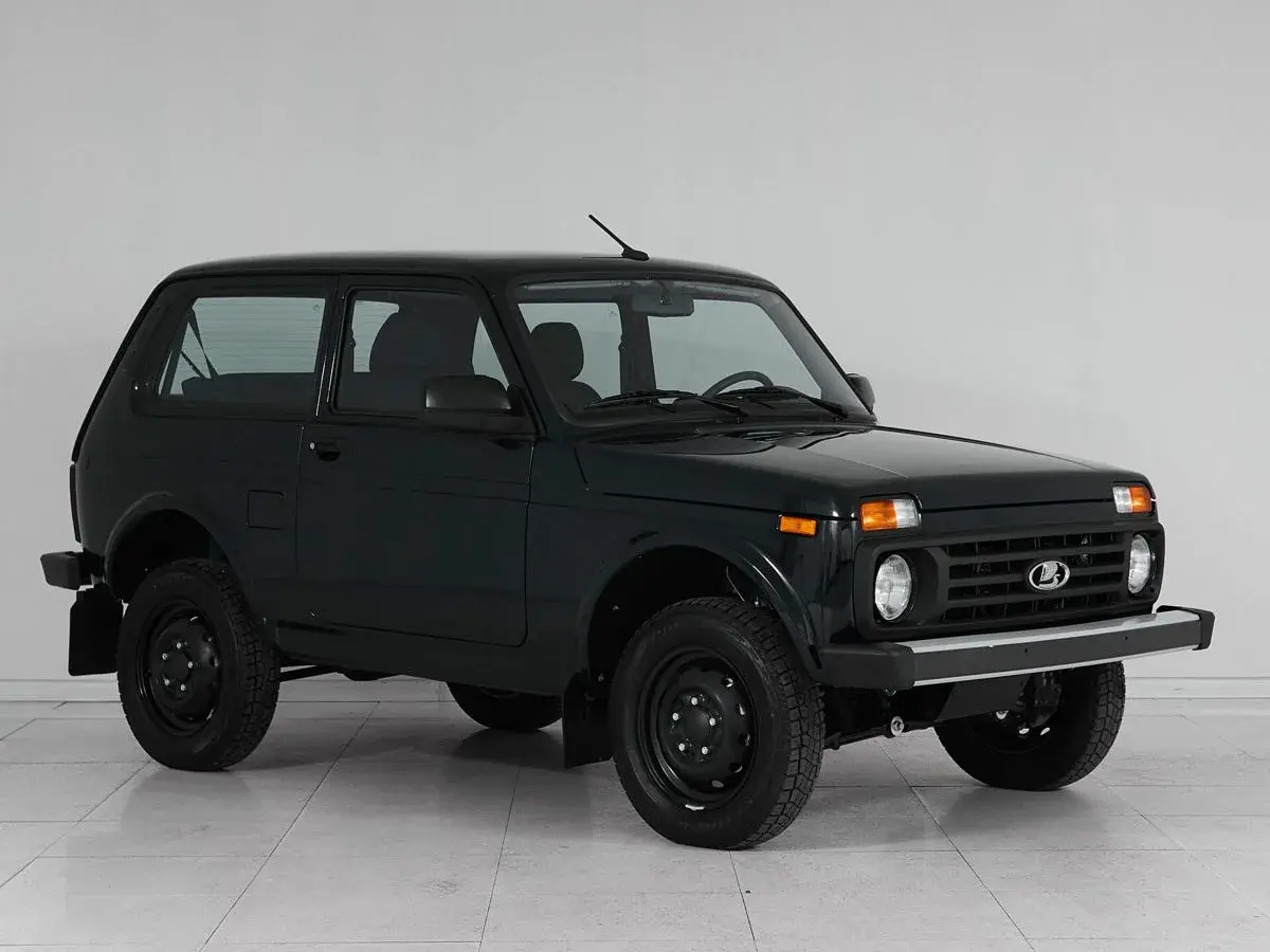 Lada Niva Travel