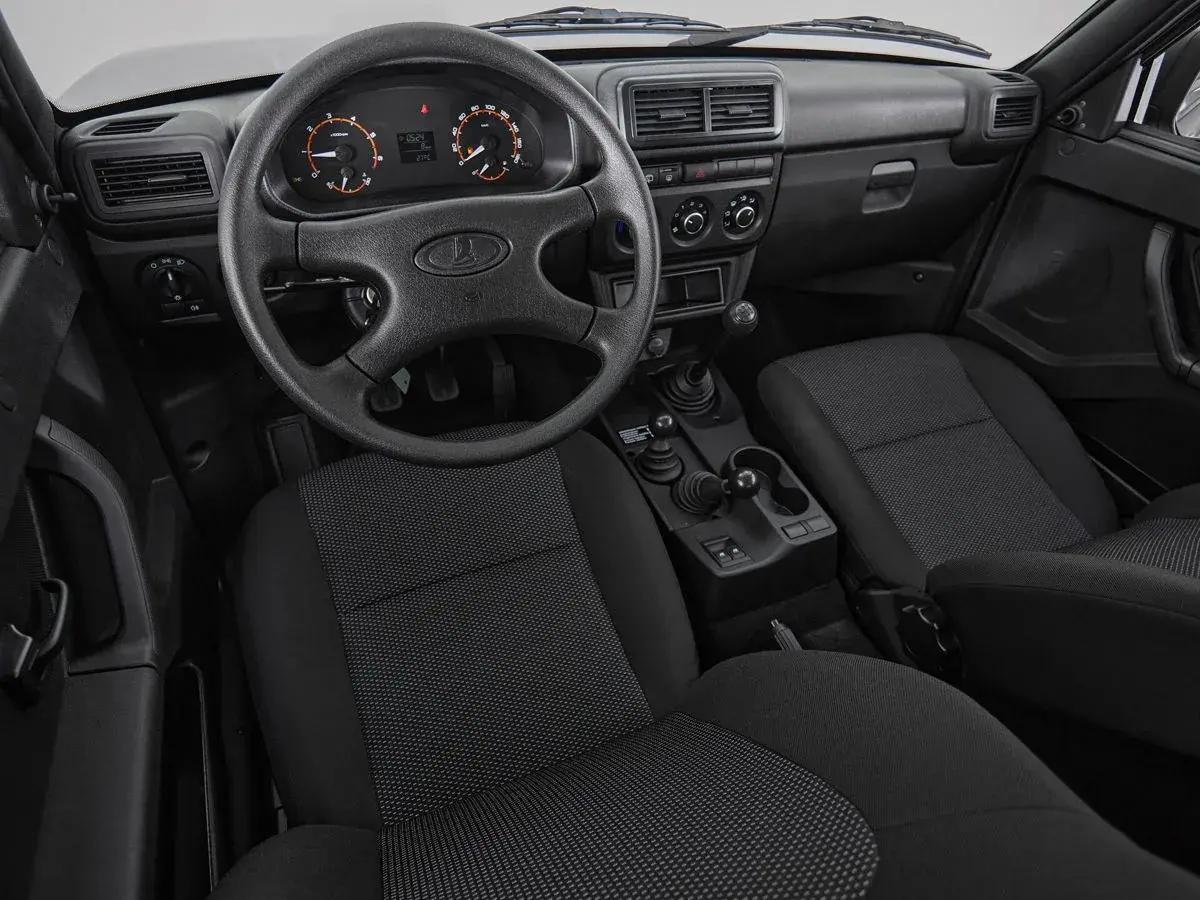 Lada Niva Travel
