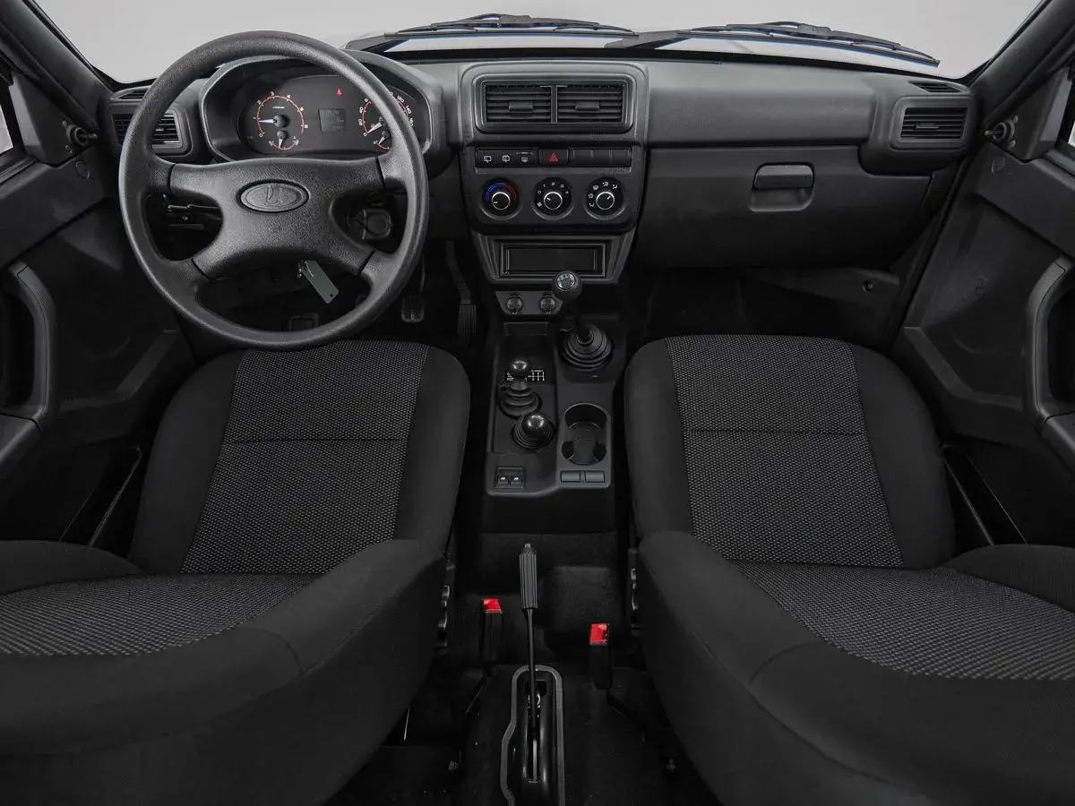 Lada Niva Travel