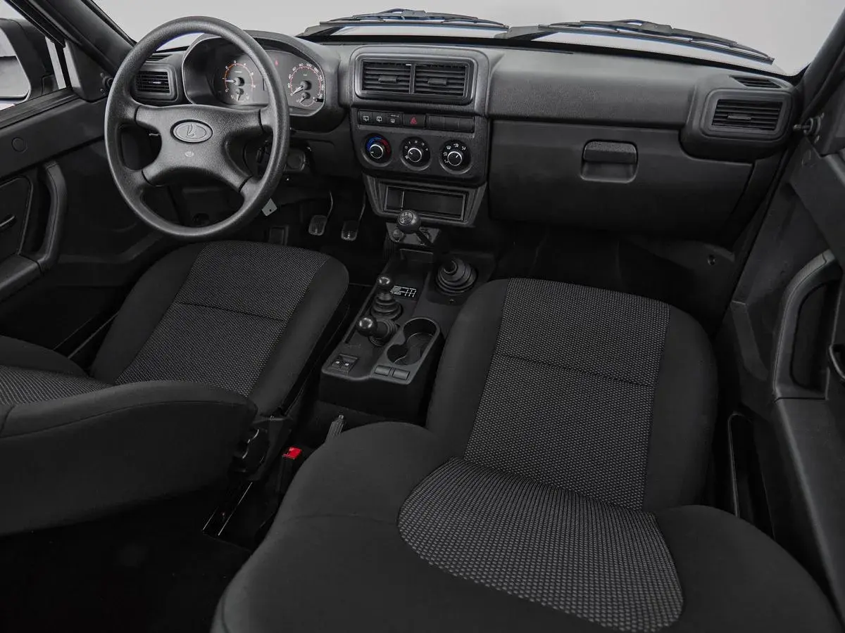 Lada Niva Travel