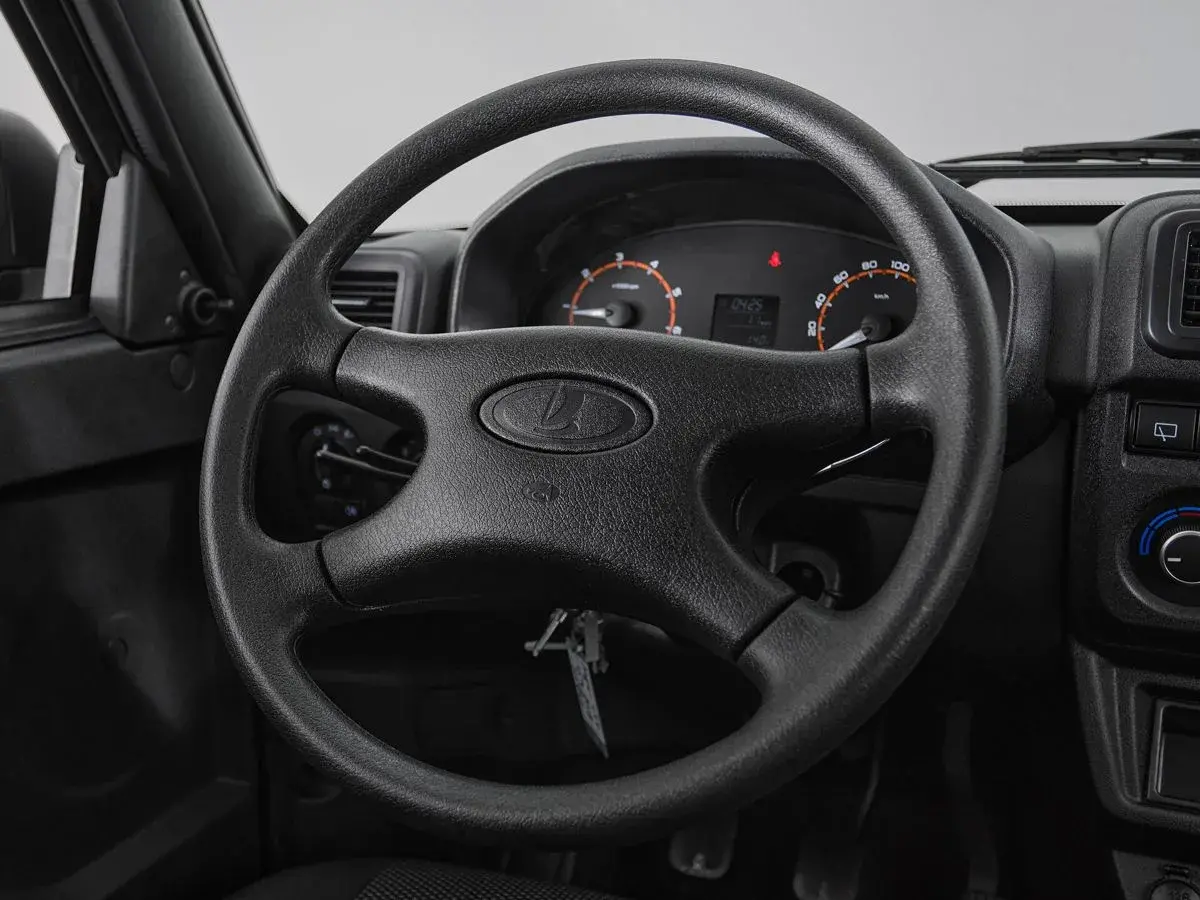 Lada Niva Travel