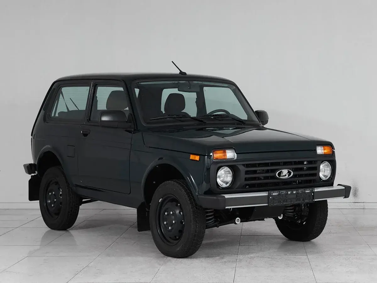 Lada Niva Travel