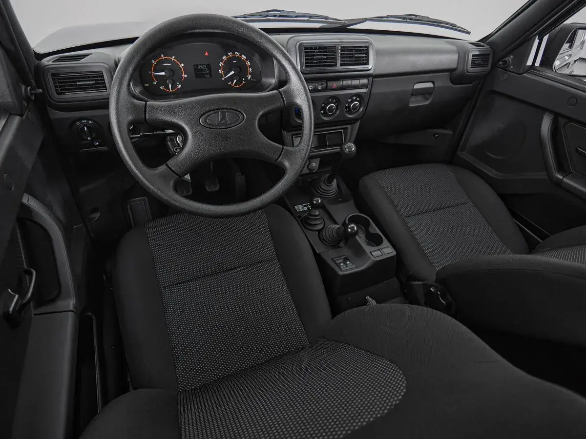 Lada Niva Travel
