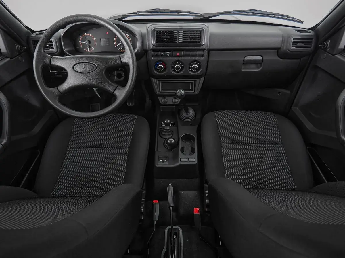 Lada Niva Travel