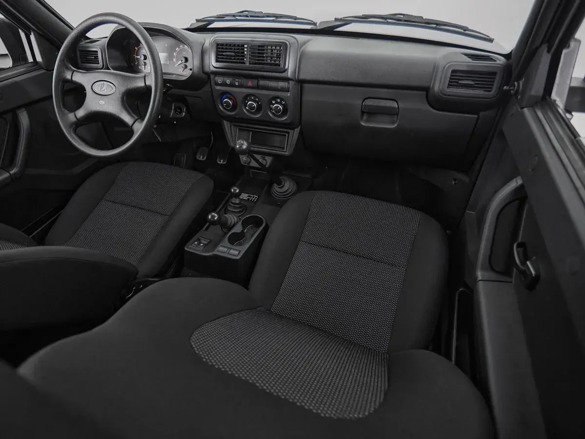 Lada Niva Travel