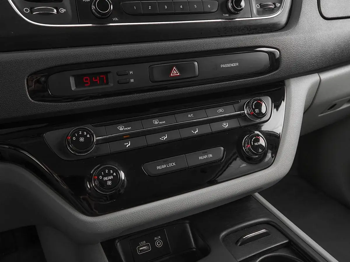 Kia Carnival