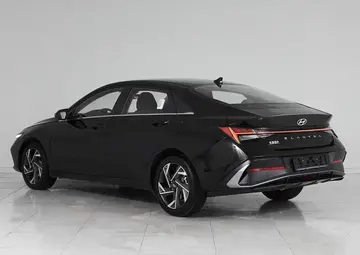 Hyundai Elantra Вид 4