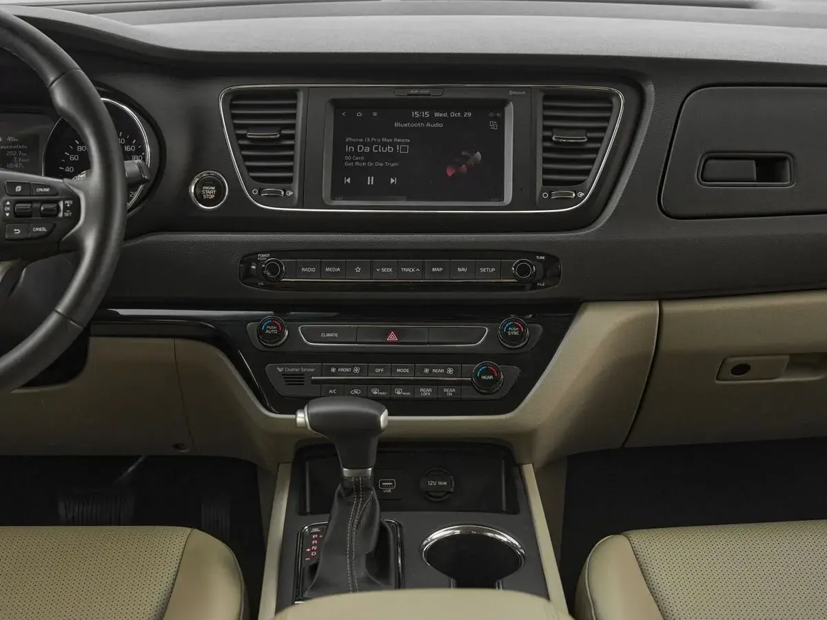Kia Carnival