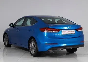 Hyundai Elantra Вид 4