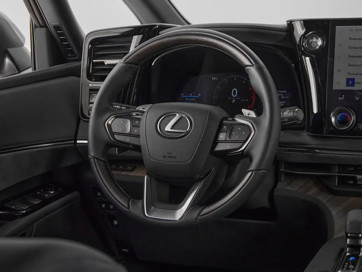 Lexus LM