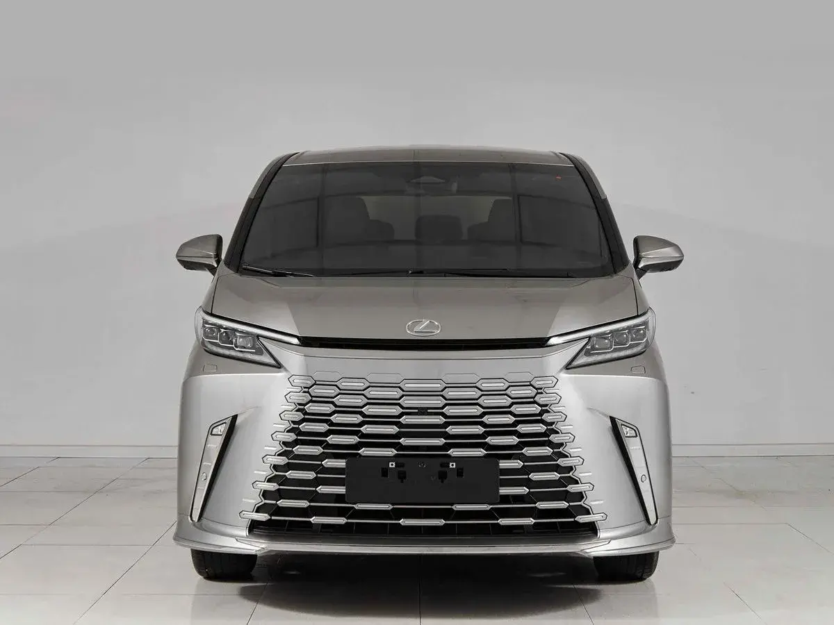 Lexus LM