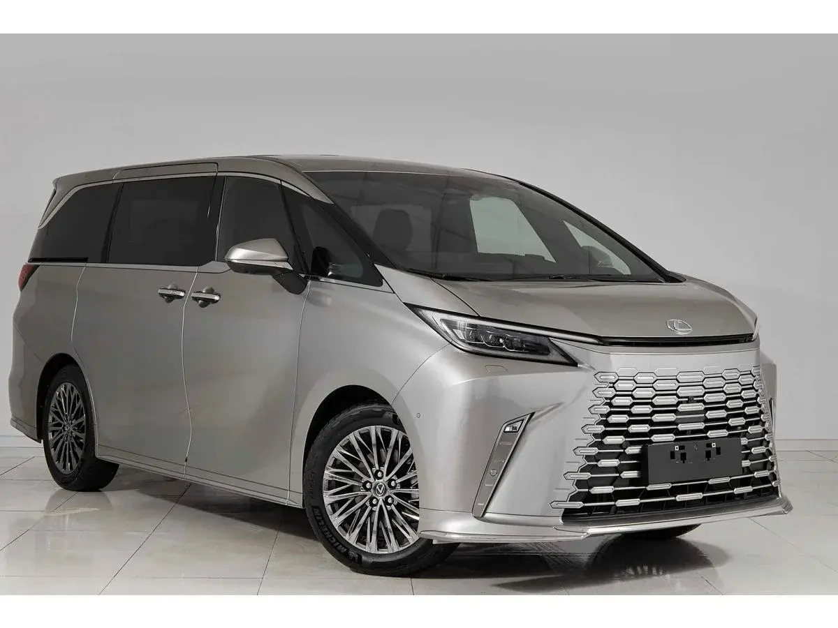 Lexus LM
