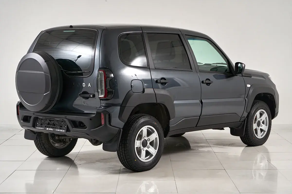 Lada Niva Travel