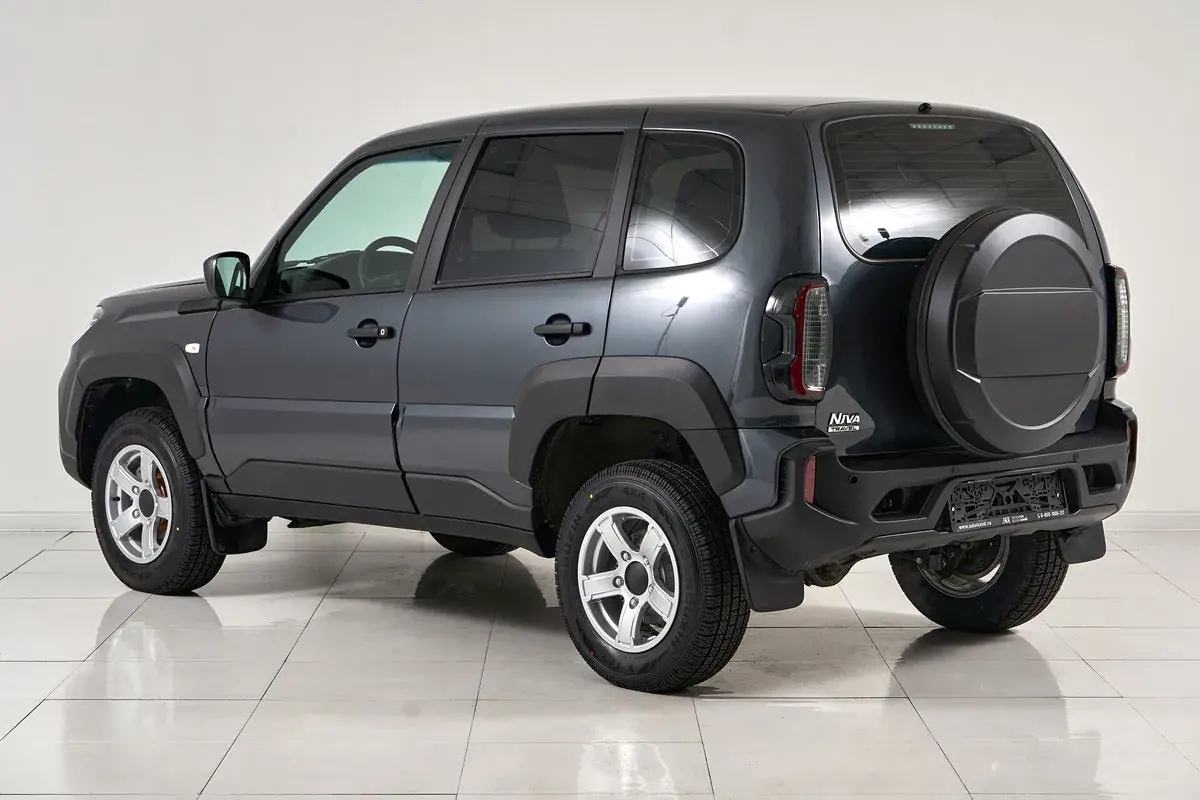 Lada Niva Travel