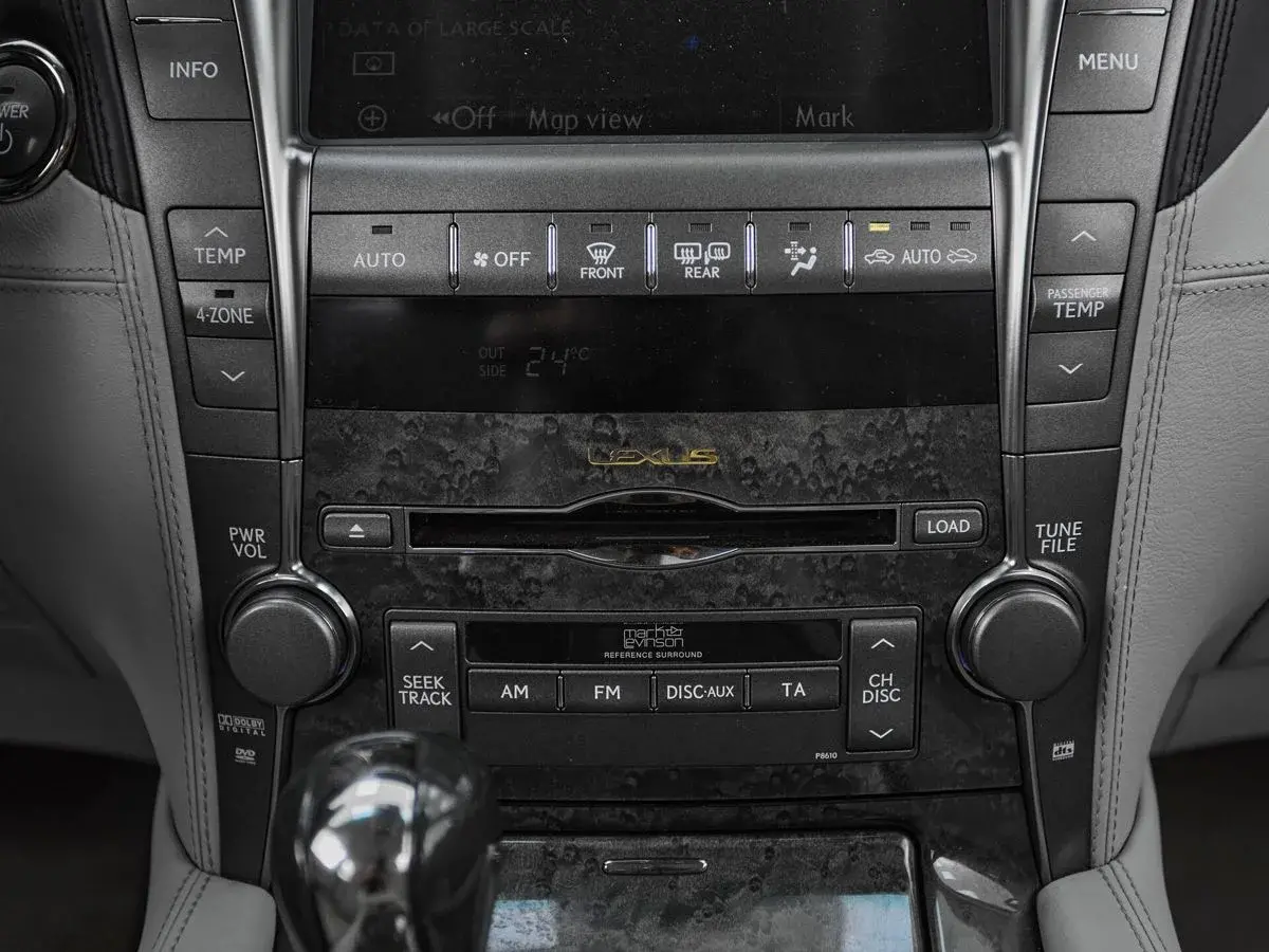 Lexus LS