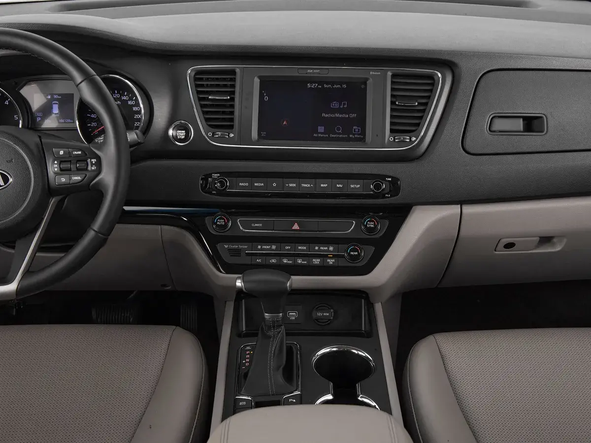 Kia Carnival