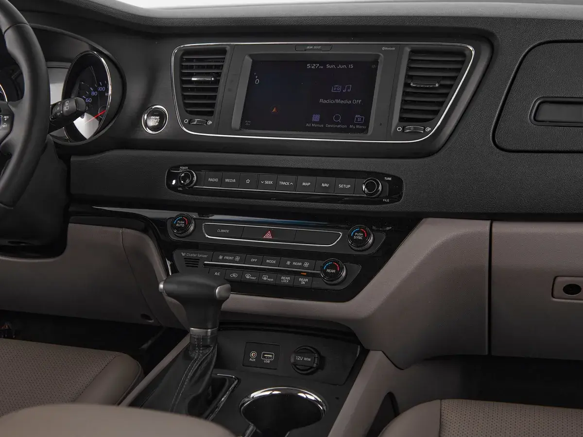 Kia Carnival