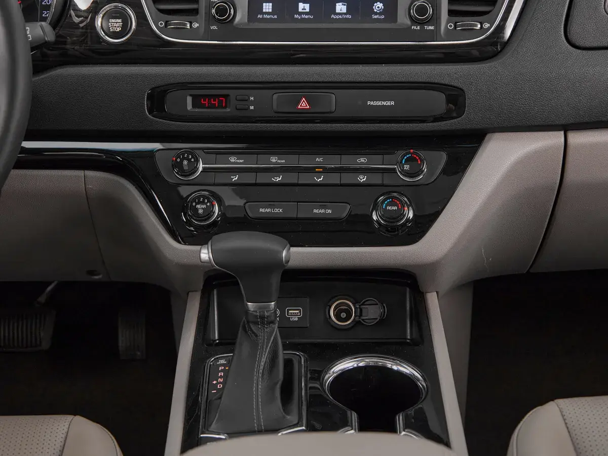 Kia Carnival
